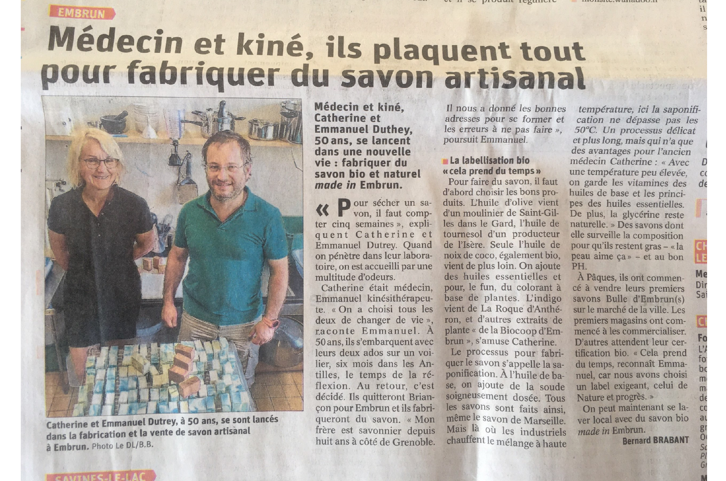 Article du Dauphiné : “Embrun : médecin et kiné, ils plaquent tout pour fabriquer du savon artisanal”